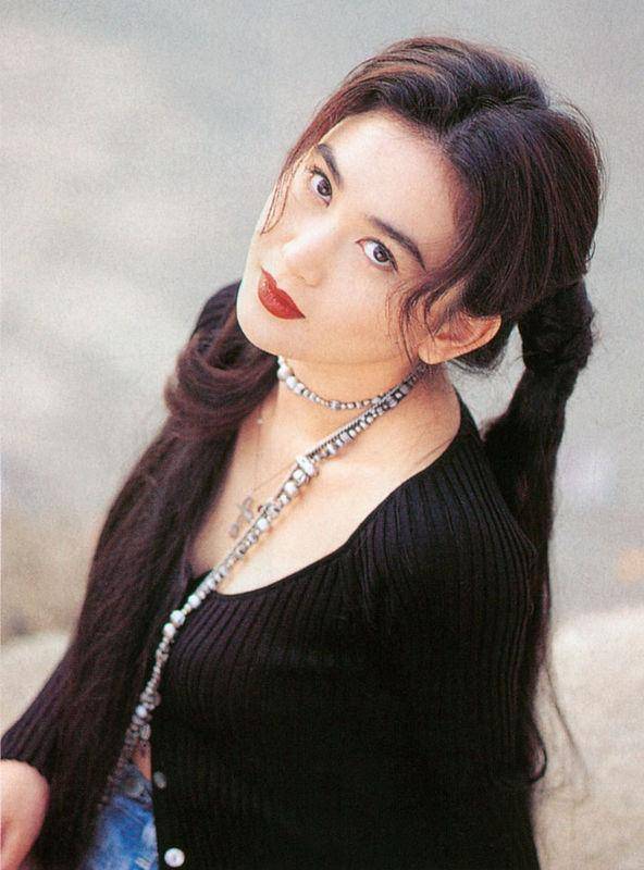 最美的"妲己"温碧霞 strong> /p> p>温碧霞 /strong>,年轻时真实绝色