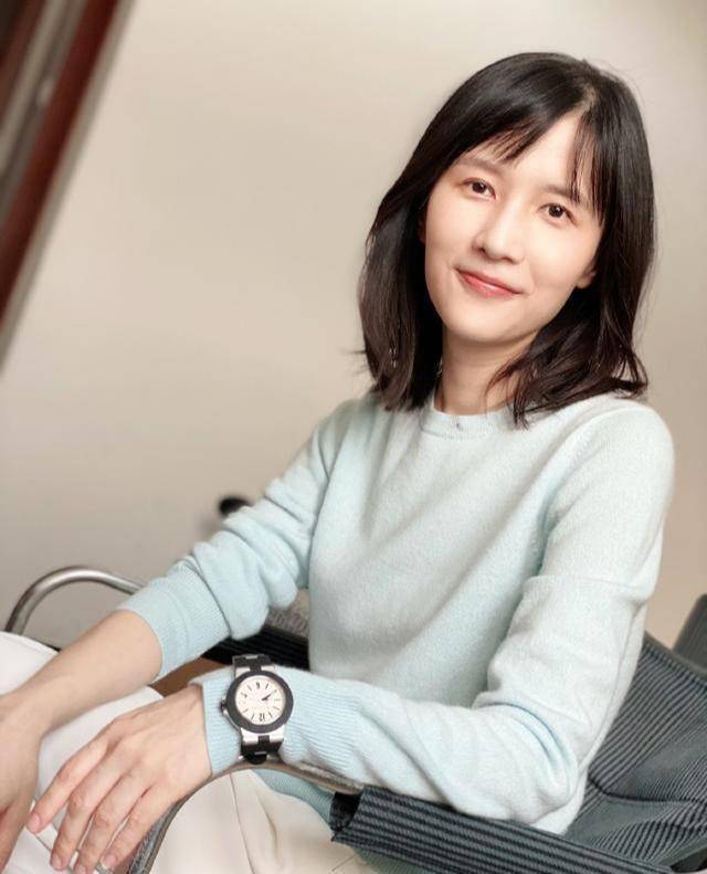 papi酱产后脱发险秃顶 strong> /p> p>papi酱 /strong>,生娃后变化大